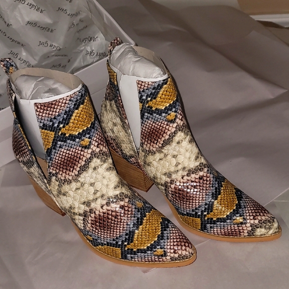 A Rider Girl Shoes - Snakeskin Ankle Boots